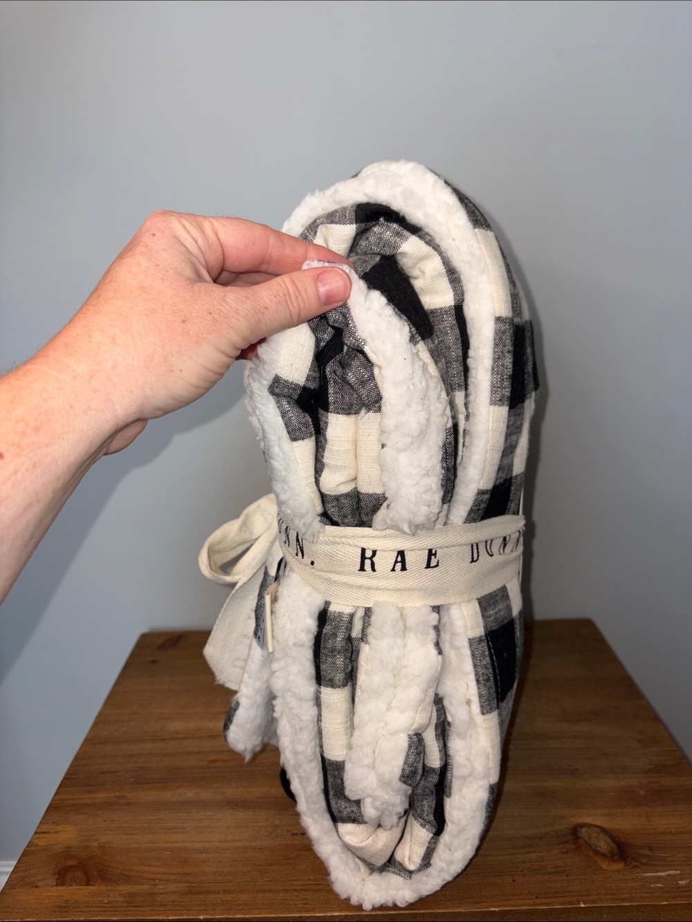 NEW Rae Dunn Black & White Buffalo Plaid Sherpa Throw - Picture 6 of 11
